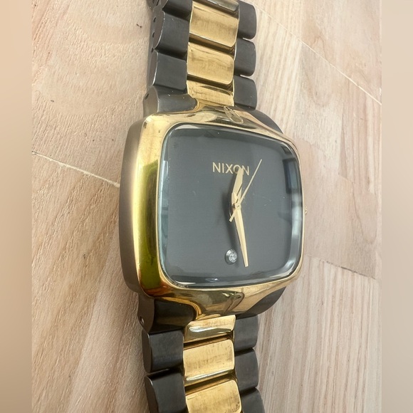 Nixon the player gunmetal gray and gold tone watch NEW BATTERY main image 11